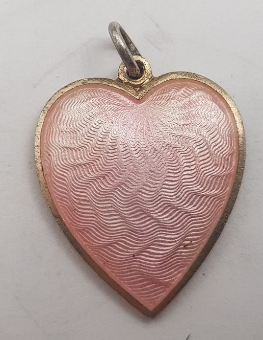 Hovedbilde Hjerteanheng i sølv og rosa emalje.